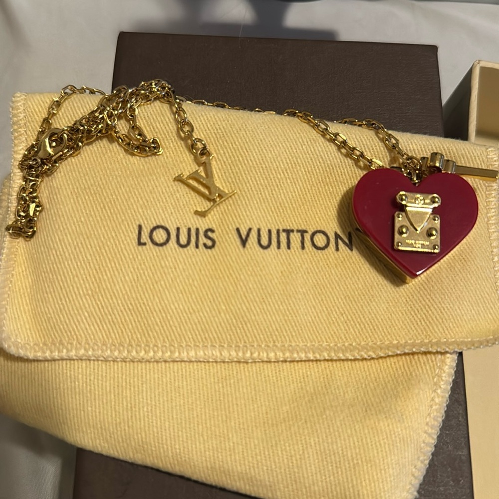 Louis Vuitton
Resin 'Lock Me' Heart Pendant Necklace